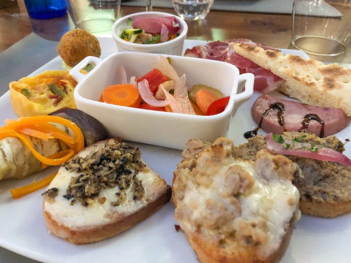 Casale Management - Food - Italia - Italy - Umbria - Orvieto - Il Labirinto di Adriano - Pranzo - Cena - Antipasto - Antipasto del Labirinto