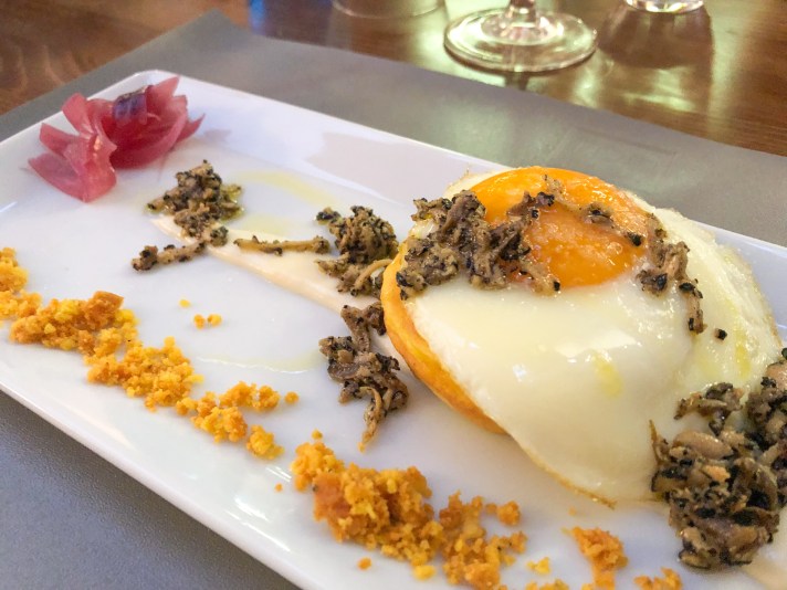 Casale Management - Food - Italia - Italy - Umbria - Orvieto - Il Labirinto di Adriano - Pranzo - Cena - Antipasto - Uovo morbido e tartufo