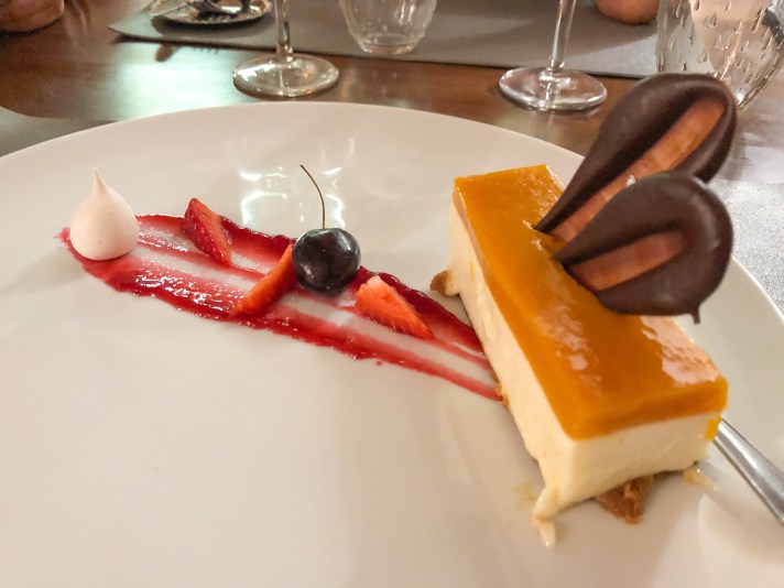 Casale Management - Food - Italia - Italy - Umbria - Orvieto - Il Labirinto di Adriano - Pranzo - Cena - Dolce - Cheesecake al cioccolato bianco e gelè al mango