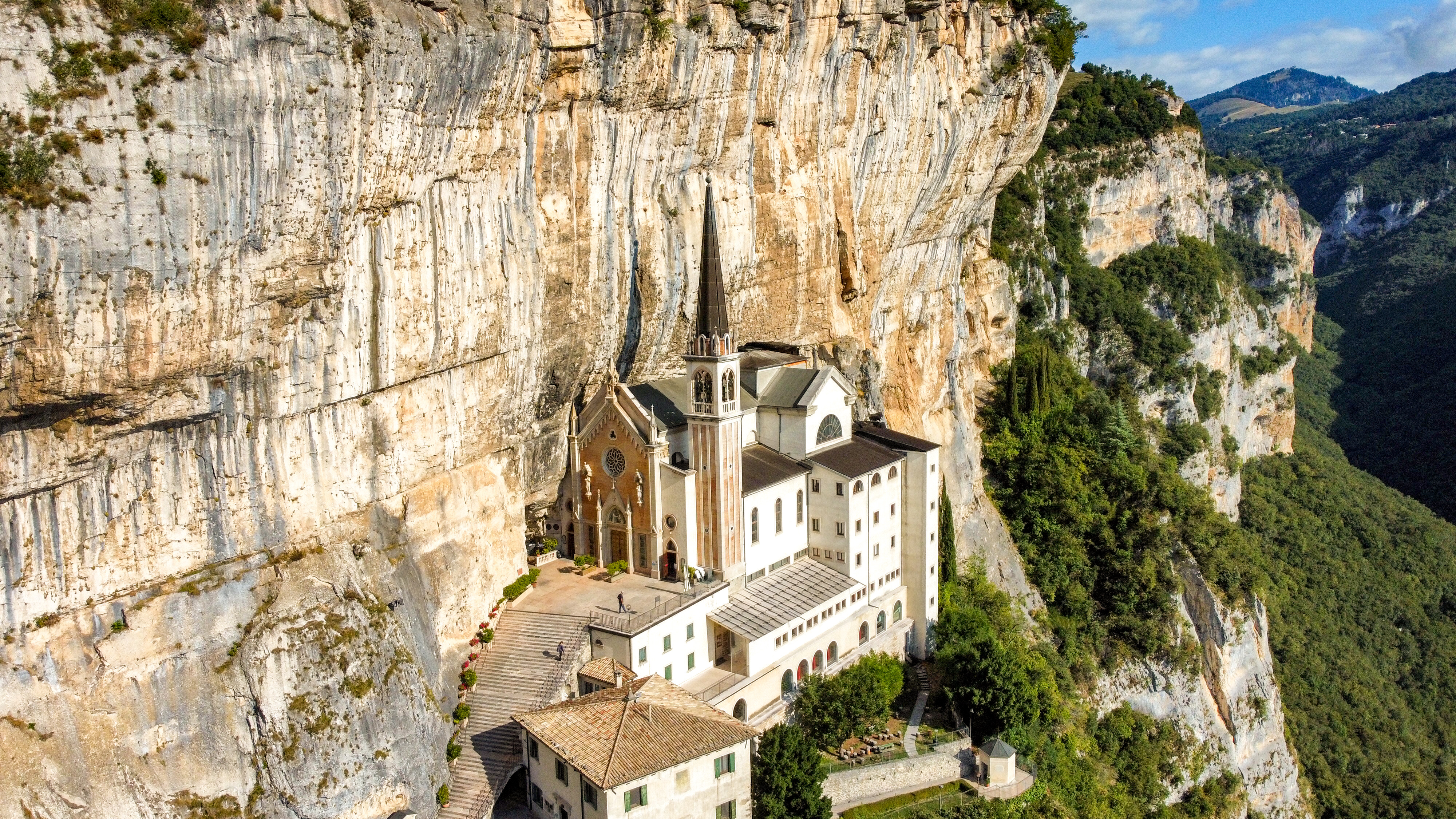 Italia - Italy - Casale Management - Travel - Ferrara di Monte Baldo - Verona - Lago di Garda - Santuario Madonna della Corona - Cover - Header