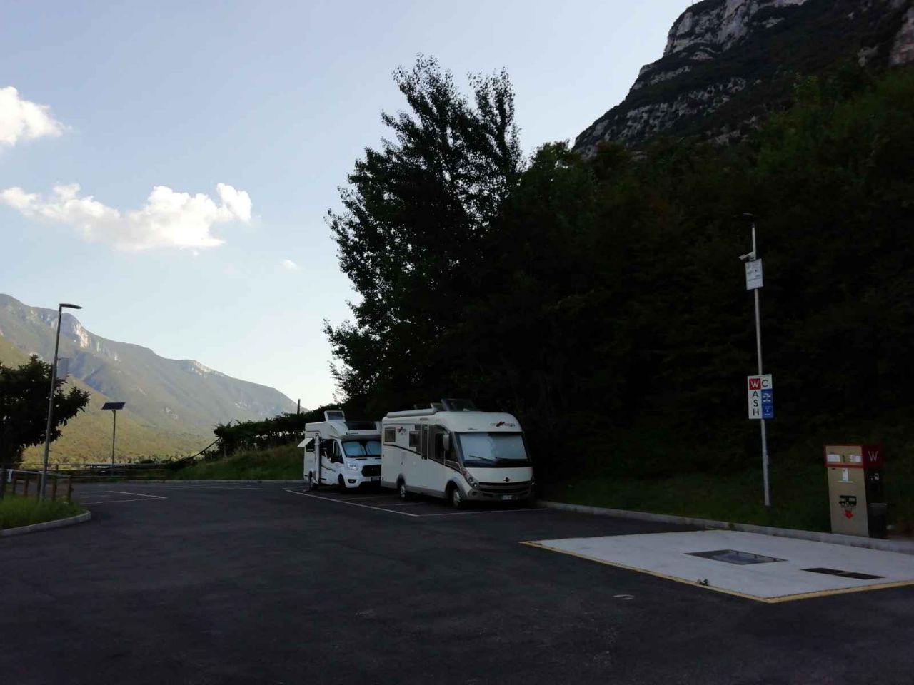 Italia - Italy - Casale Management - Travel - Veneto - Ferrara di Monte Baldo - Verona - Lago di Garda - Santuario Madonna della Corona - Area Sosta Camper Brentino Belluno