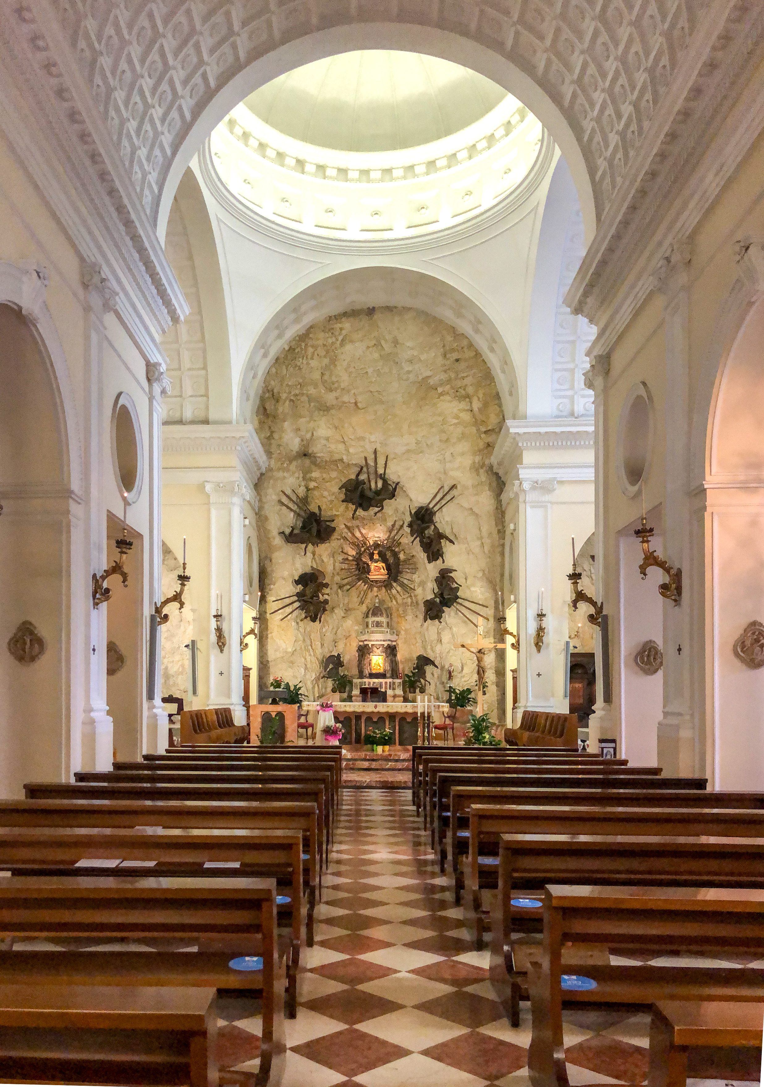 Italia - Italy - Casale Management - Travel - Veneto - Ferrara di Monte Baldo - Verona - Lago di Garda - Santuario Madonna della Corona - Interno del Santuario