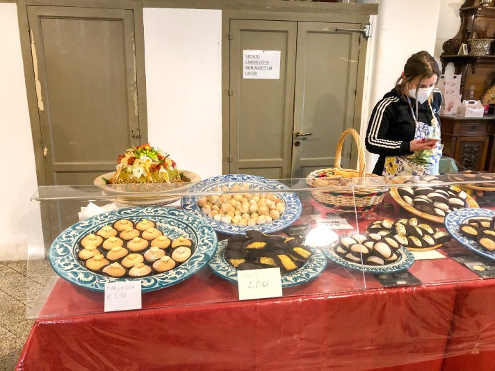 I Segreti del Chiostro - Banco dei dolci - Palermo - Italia - Italy - Casale Management - Travel - Food