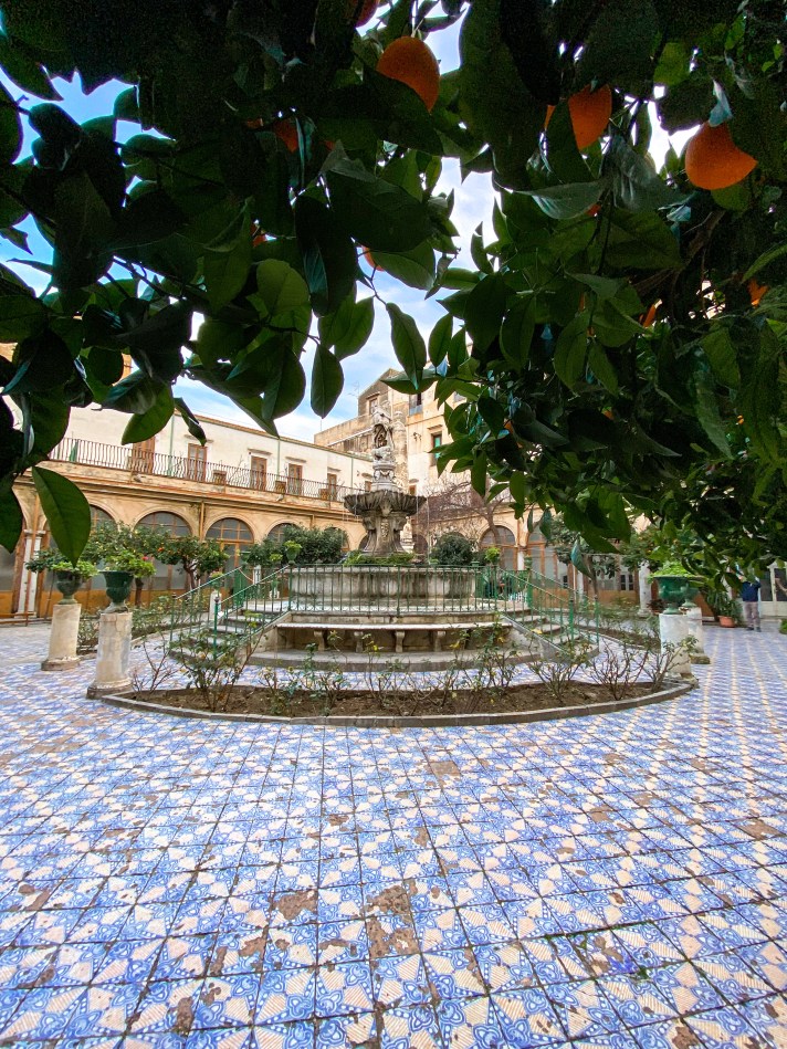 I Segreti del Chiostro - Chiostro maiolicato - Palermo - Italia - Italy - Casale Management - Travel - Food