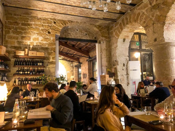 Osteria Ballarò (sala interna) - Palermo - Italia - Italy - Casale Management - Travel - Food