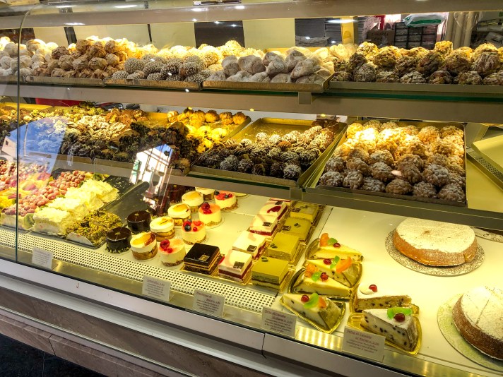 Pasticceria Cappello - Setteveli - Fetta di cassata siciliana - Fetta di accasata al forno - Freschezza di bosco - Palermo - Italia - Italy - Casale Management - Travel - Food