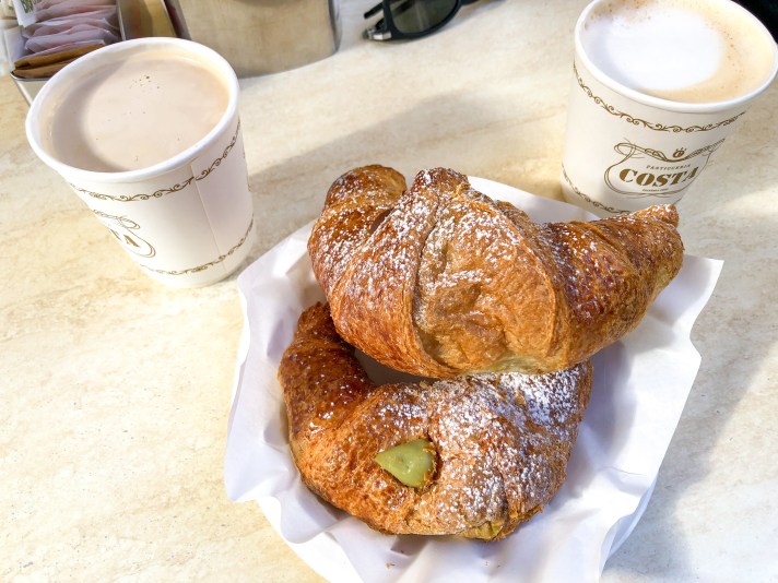 Pasticceria Costa - Cornetto alla crema - Brioches al pistacchio - Croissant - Palermo - Italia - Italy - Casale Management - Travel - Food