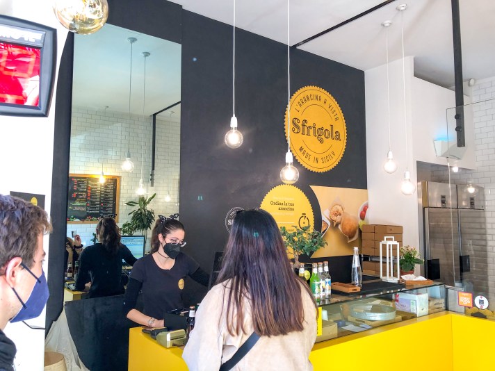 Sfrigola (interni) - Arancina - Arancine - Arancino - Arancini - Palermo - Italia - Italy - Casale Management - Travel - Food