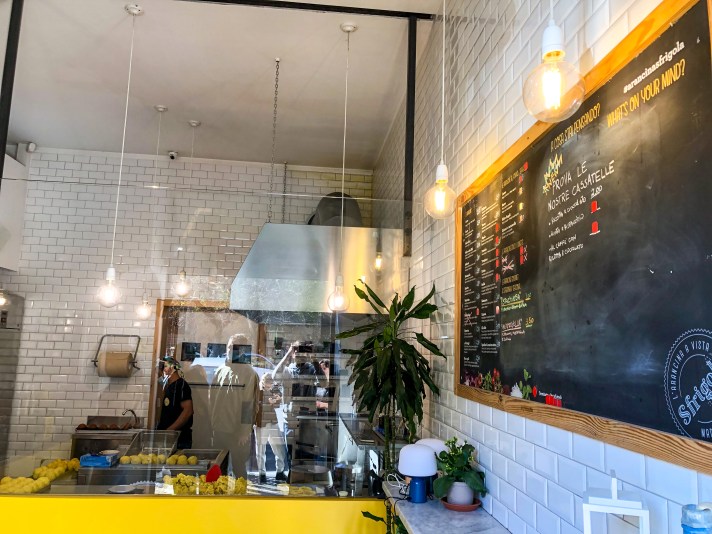 Sfrigola (interni) - Arancina - Arancine fatte al momento - Arancino - Arancini - Palermo - Italia - Italy - Casale Management - Travel - Food