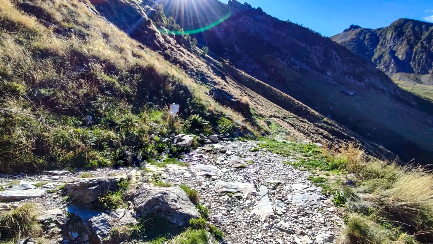 Casale Management - Travel - Italia - Lombardia - Valbondione - Rifugio Antonio Curò - Trekking - Percorso - Outdoor - Lago del Barbellino - Cascate del Serio - Spada nella roccia - Sentiero