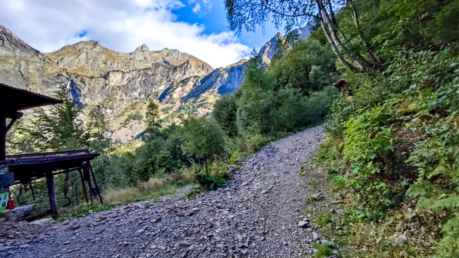 Casale Management - Travel - Italia - Lombardia - Valbondione - Rifugio Antonio Curò - Trekking - Percorso - Outdoor - Lago del Barbellino - Cascate del Serio - Spada nella roccia - Teleferica