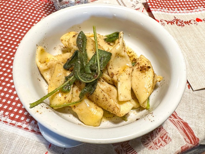 Rifugio Antonio Curò - Valbondione - Italia - Italy - Casale Management - Travel - Food - Trekking - Montagna - Lago del Barbellino - Scarpinocc di parre